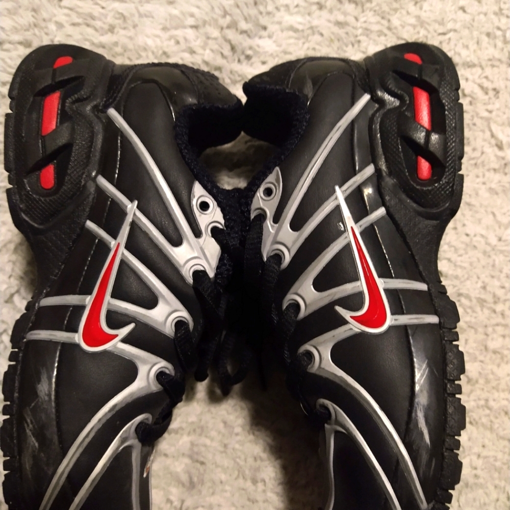 Nike boys black & red sneakers - size 12.5c